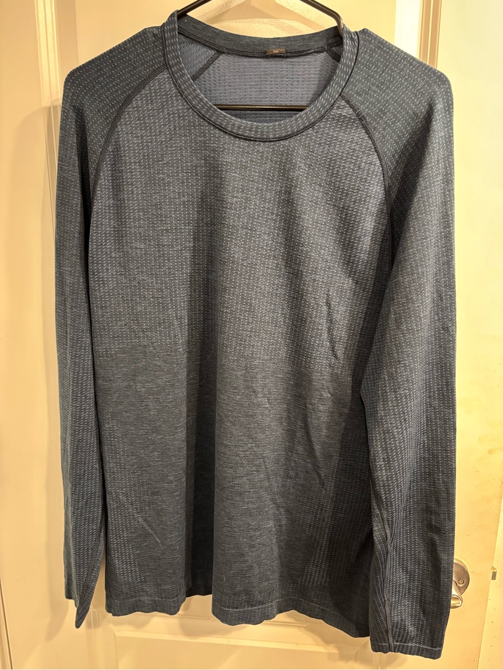 lululemon athletica Men's Mineral Blue/True Navy Metal Vent Tech Long Sleeve